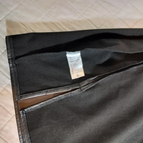 & Other Stories Sleek Black Mini Skirt - Picture 6 of 7